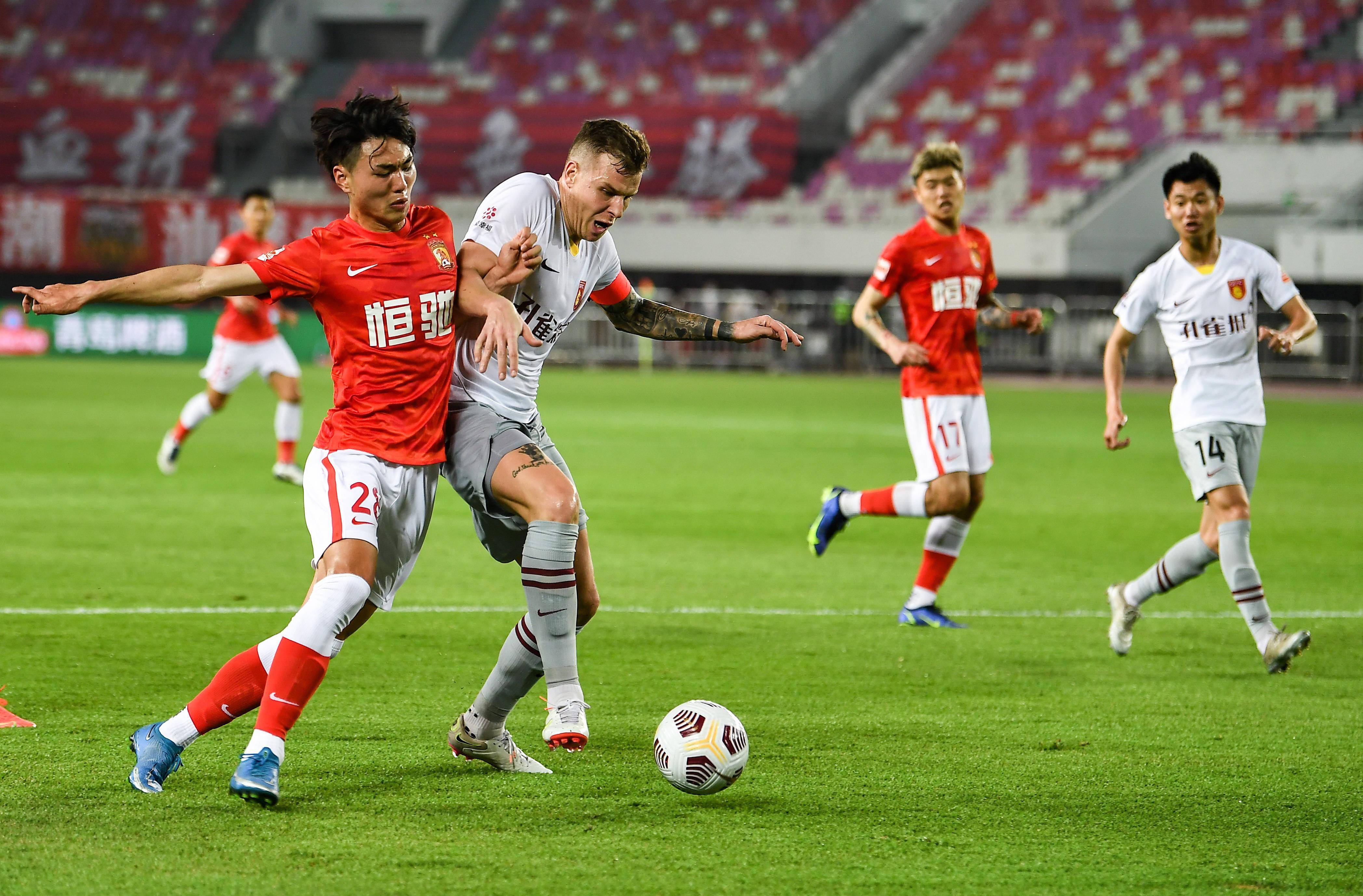 包含中超国际比赛日走向成谜，广州队再遭质疑，目标明确，临场指挥获称赞的词条