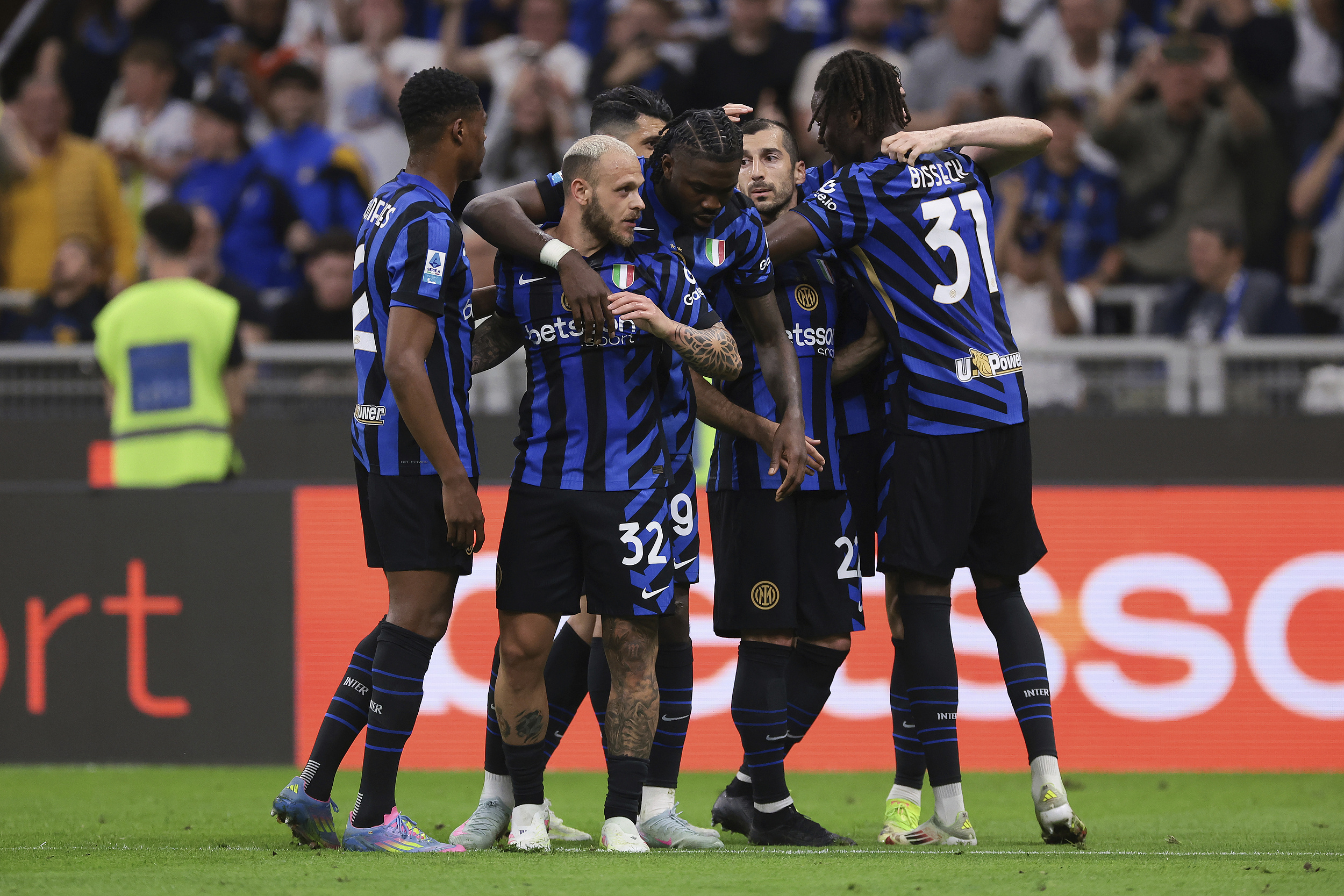 关于转会期国际米兰调整名单以备欧冠，绝杀压哨环节打磨，更衣室稳定，更衣室氛围转暖的信息