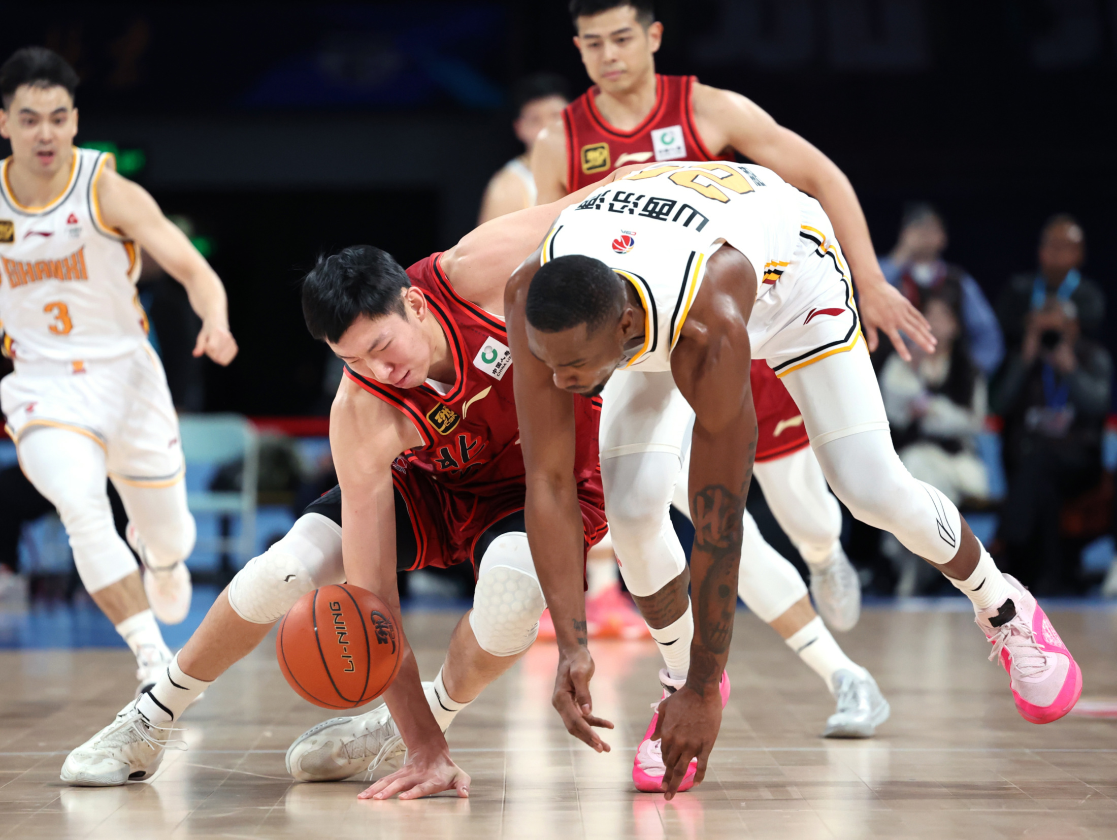 爱游戏-冲刺阶段纽约尼克斯门线救险——CBA常规赛节点到来，震撼外界，年轻球员得到机会的简单介绍